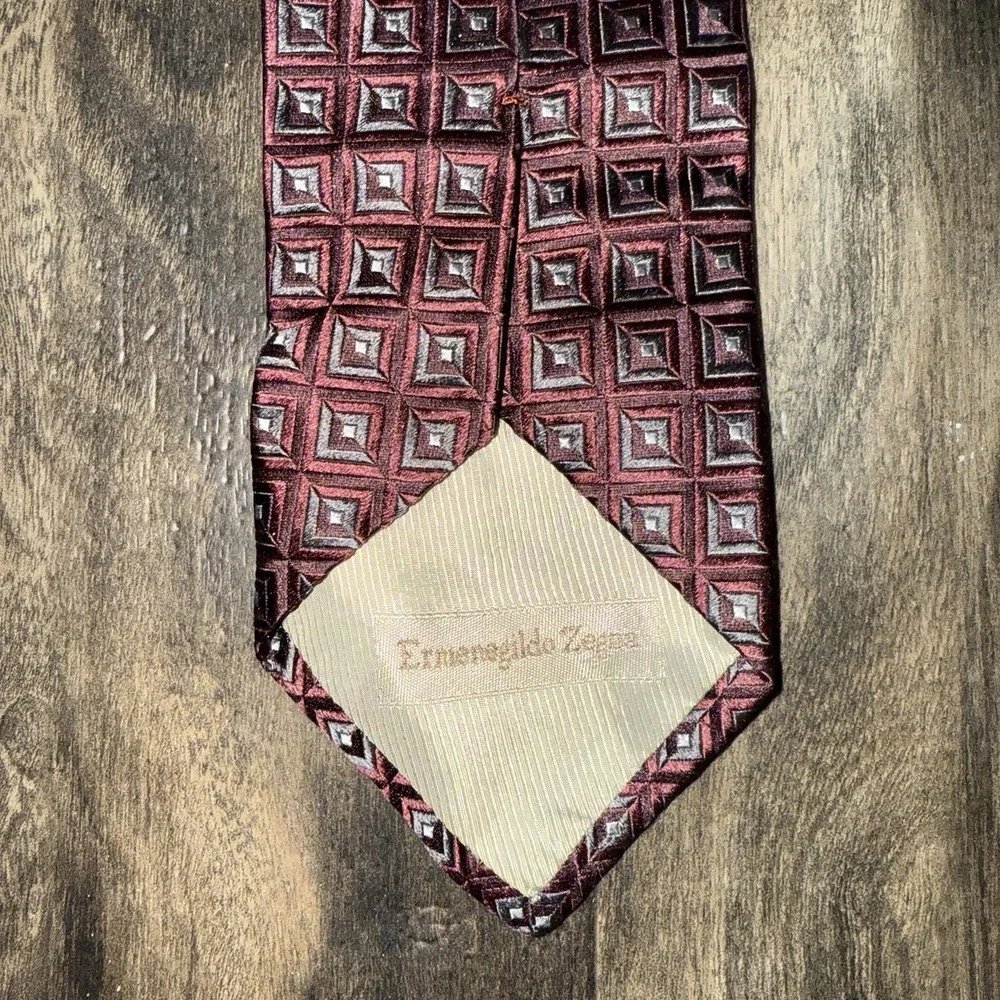 Ermenegildo Zegna Men's 100% Silk Tie Geometric Pattern Red &‎ Grey Neck Tie